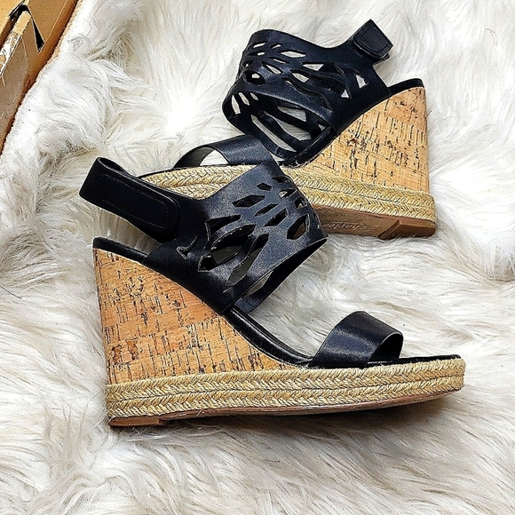 Charles David laser cut wedge sandal 6.5M - Picture 2 of 10